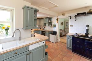 Kitchen- click for photo gallery